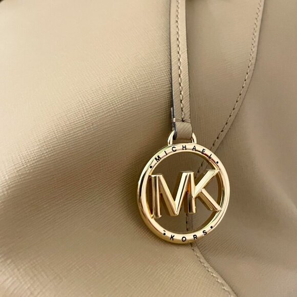 Michael Kors Walsh Purse Flaws - Picture 3 of 16